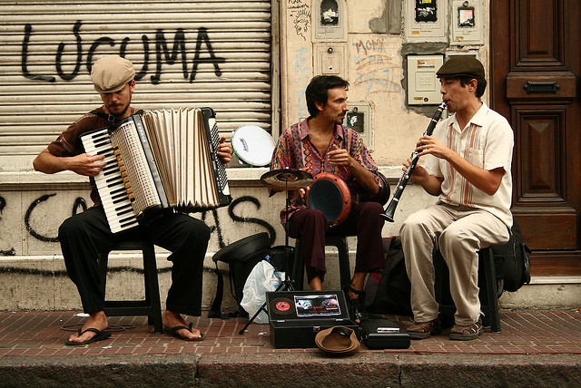 San Telmo street performers  in ManAboutWorld gay travel magazine Buenos Aires update